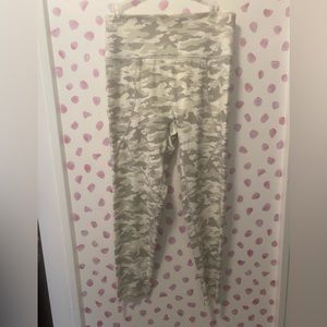 Aerie Cream & Gray Camo High Rise Leggings Size XL
